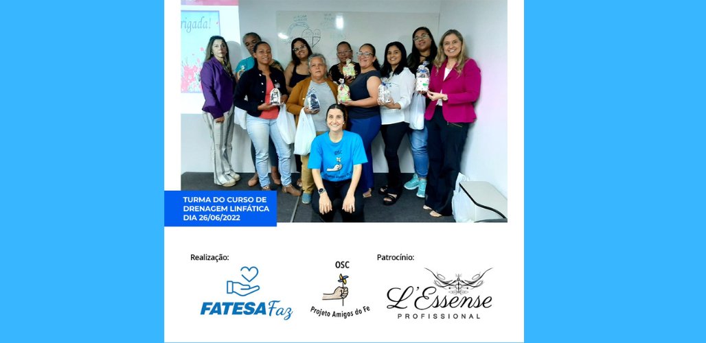 ProfÂª.DrÂª.Talita Mauad, com a camiseta azul da "OSC Amigos do Fe",  entre o grupo de mulheres do curso de drenagem linfÃ¡tica